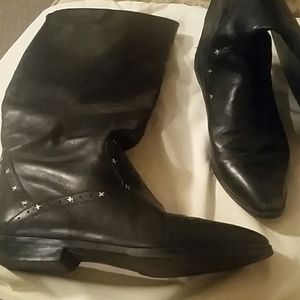Flat riding boots